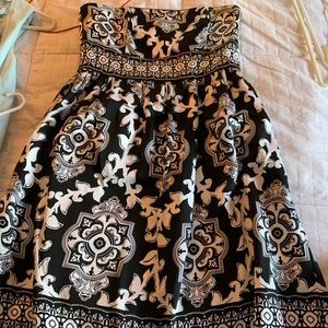 White House black marker dress